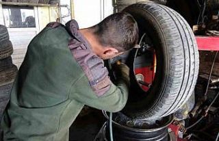 Yüksekova’da oto lastikçilerde bahar yoğunluğu