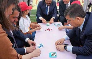 Yüzlerce çocuk şenlikte buluştu