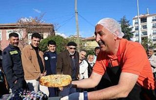 Yüzlerce vatandaşa Ramazan pidesi ücretsiz dağıtıldı