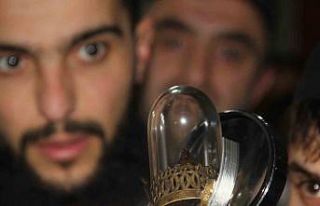 Zara’da ziyarete açılan Sakal-ı Şerif’e yoğun...