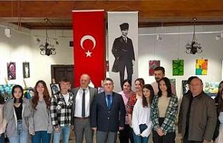 ZBEÜ Rektörü Özölçer resim sergisinin açılışına...