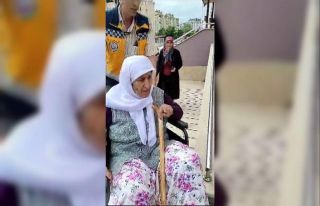 100 yaşındaki Fatma nine oyunu kullandı