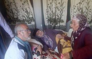 105 yaşındaki Fatma nine depremin ayırdığı kızıyla...