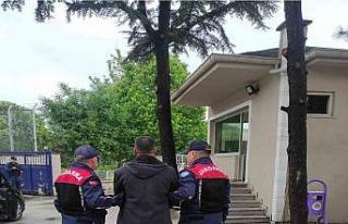 10 yıl hapis cezasıyla aranan cezaevi firarisi şahsı...