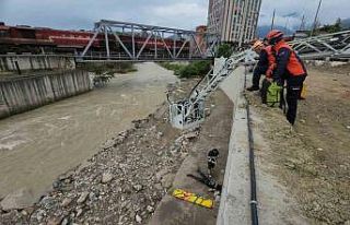 15 metreden düşen genci itfaiye böyle kurtardı
