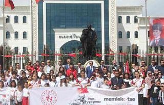 19 Mayıs kutlamaları çelenk sunma töreni ile başladı