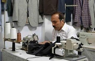 20 metrekarelik dükkanda hem çalıştı hem üniversite...