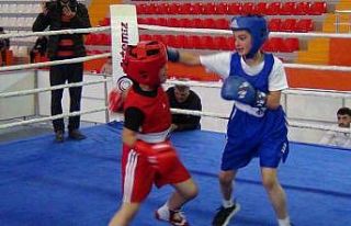 21 torunlu İnci nine tekerlekli sandalyeyle torununu...