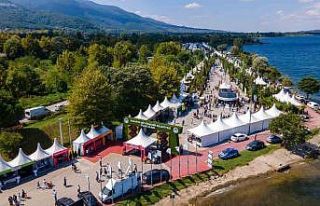 35 bine yakın ziyaretçi bu fuarda sektör profesyonelleriyle...