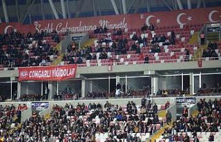 4 Eylül Stadyumu’nda maça taraftar ilgi göstermedi