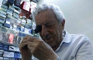 89 yaşında 2,5 metrekarelik dükkanında 55 yıldır...