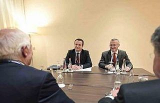 AB Yüksek Temsilcisi Borrell ile Kosova Başbakanı...