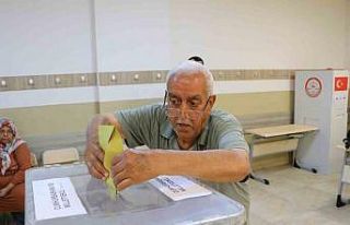 Adana’da oy kullanma işlemleri başladı