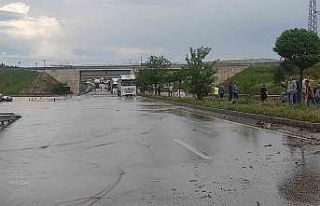 Afyonkarahisar-İzmir karayolu yağış nedeniyle...