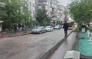 Afyonkarahisar’da sağanak hayatı felç etti