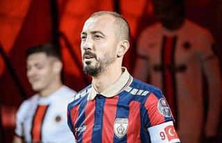 Ahmet İlhan Özek: “Çok üzgünüm”