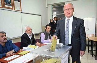 AK Parti Bursa İl Başkanı Davut Gürkan oyunu kullandı