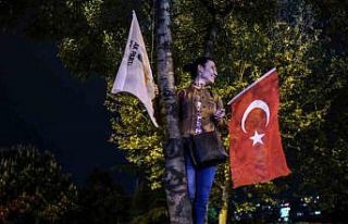 AK Parti İl Başkanlığında vatandaşların bekleyişi...