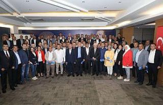 AK Parti İzmir’de, yerel zirveden genel mesajlar