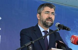 Ak Parti liderini bekliyor