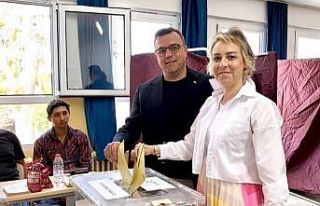AK Parti Seferihisar İlçe Başkanı Aydın eşi...