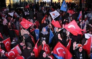 AK Partililere miting gibi karşılama