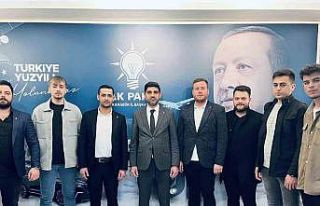 AK Parti’ye katılımlar sürüyor