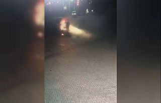 Akaryakıt istasyonunda panik: Otomobil böyle alev...