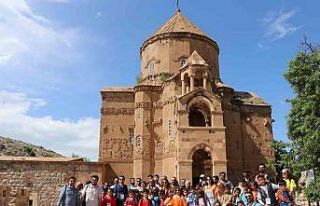Akdamar Adası’nda ilk defa tiyatro oyunu sahnelendi