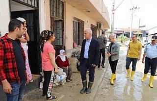 Akdeniz Belediyesi, yağıştan etkilenen vatandaşlara...