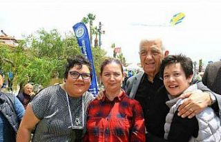 Akyaka sahilinde uçurtma şenliği