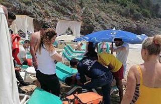 Alanya’da boğulma tehlikesi geçiren 2 kişi kurtarıldı