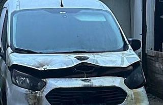 Alevlerin arasında kalan kundakçı polis tarafından...