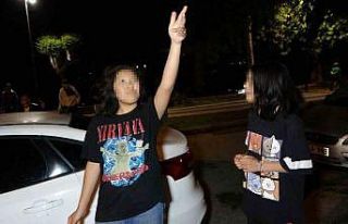 Alkollü halde eve gelen adamı karısı içeri almadı,...