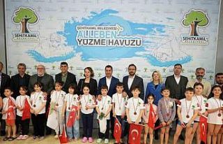 Alleben’deki çocuk yüzme şenliğine yoğun ilgi