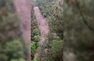 Amasya’da heyelan anı kamerada