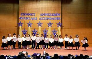 Anaokulu öğrencilerinden Anneler Günü kutlaması