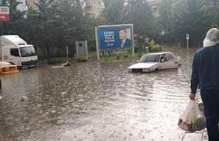 Ankara’da yağış nedeniyle trafikte zor anlar