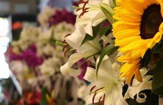 Anneler Günü seçimlere denk gelince çiçekçiler...