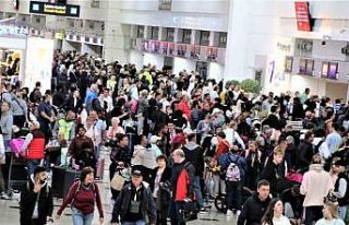 Antalya 2 milyon turisti geçti, turizmde rekorlar...