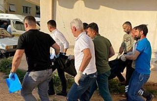 Antalya’da 4 çocuk annesi eşini sırtından 8...