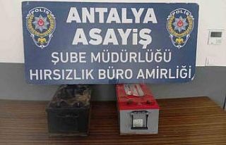 Antalya’da akü hırsızı yakalandı