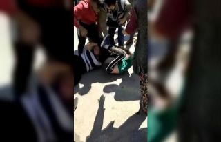 Antalya’da bıçaklı kadın mahalleliyi canından...