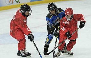 Antalyaspor Buz Hokeyi Takımı, piste çıktı