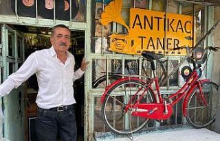 “Antikacı Taner” unutulmaya yüz tutmuş antika...