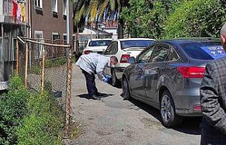 Aracının lastiklerini kestiler