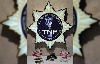 Arama yapılan araçtan uyuşturucu madde ve silah...