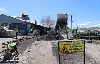 Ardahan’da yol yapım çalışmaları sürüyor