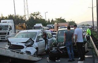 Arıza yapan kamyon zincirleme kazaya sebep oldu:...