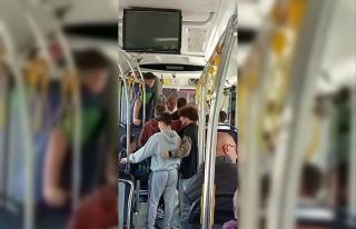 Arnavutköy’de otobüs şoförü ile öğrenciler...